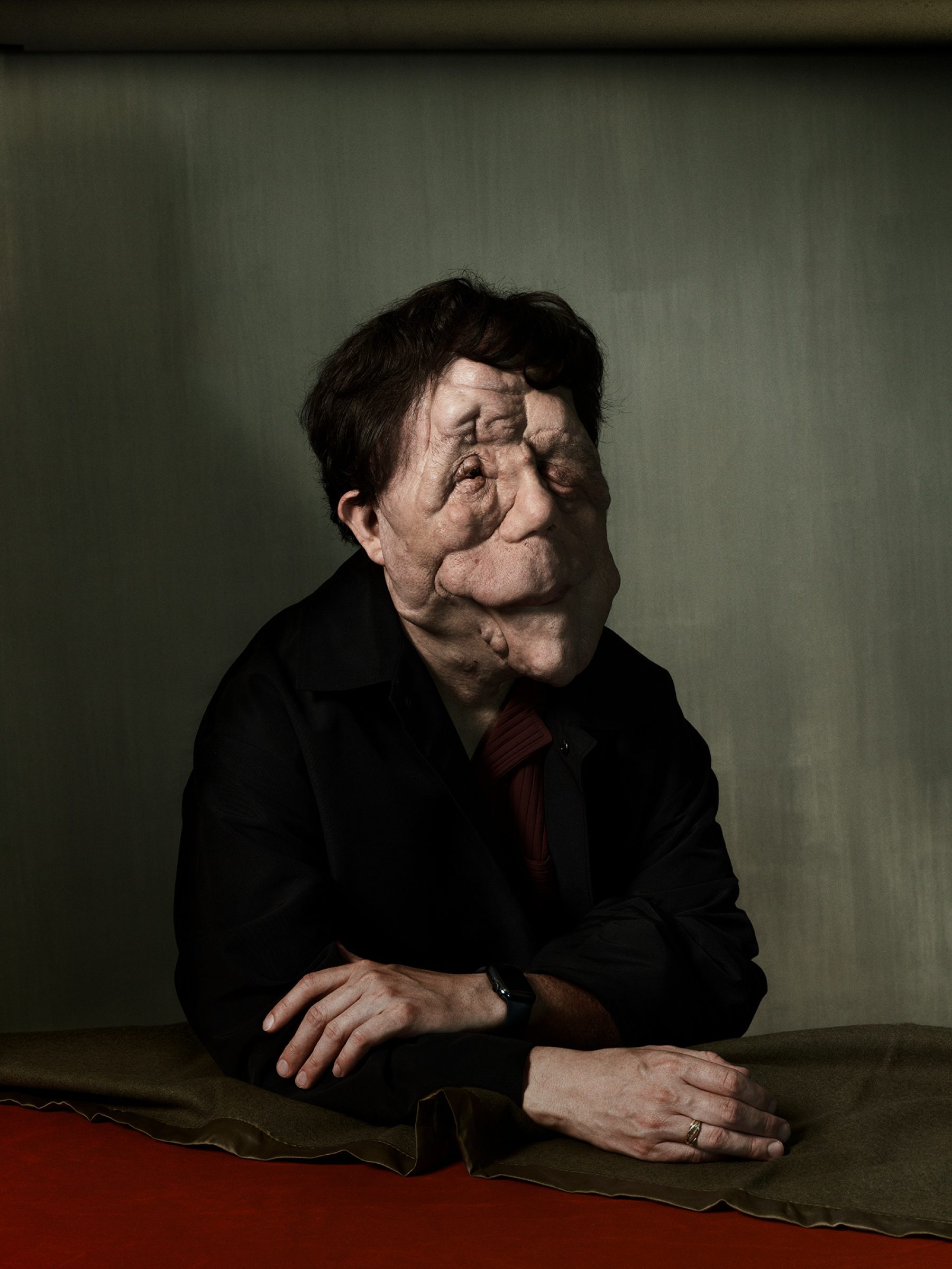 Turn Adam Pearson I, London, 2024 into a modern portrait direction रेफरेंस इमेज 1