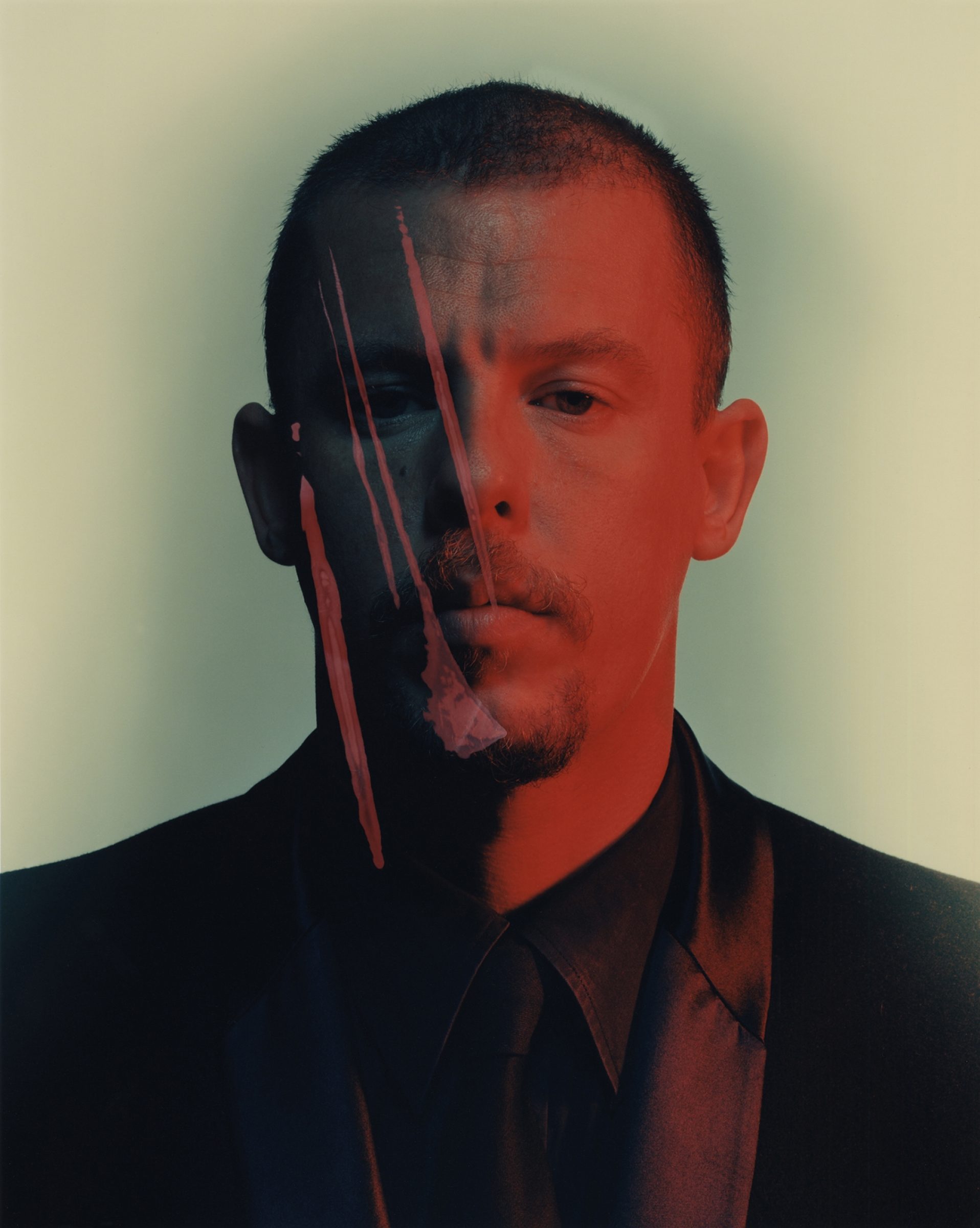 Turn Alexander McQueen III, London, England, 2004 into a modern portrait direction रेफरेंस इमेज 1