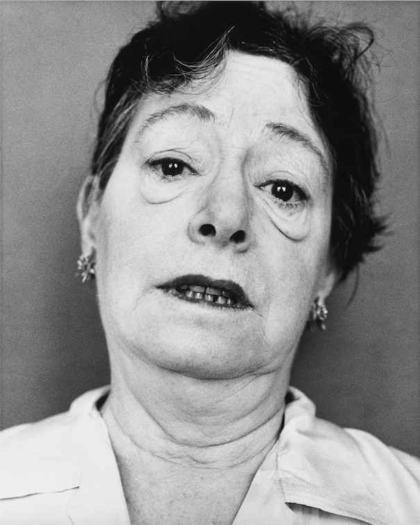 Turn Dorothy Parker, writer, New York, June 17, 1958 into a modern portrait direction रेफरेंस इमेज 1