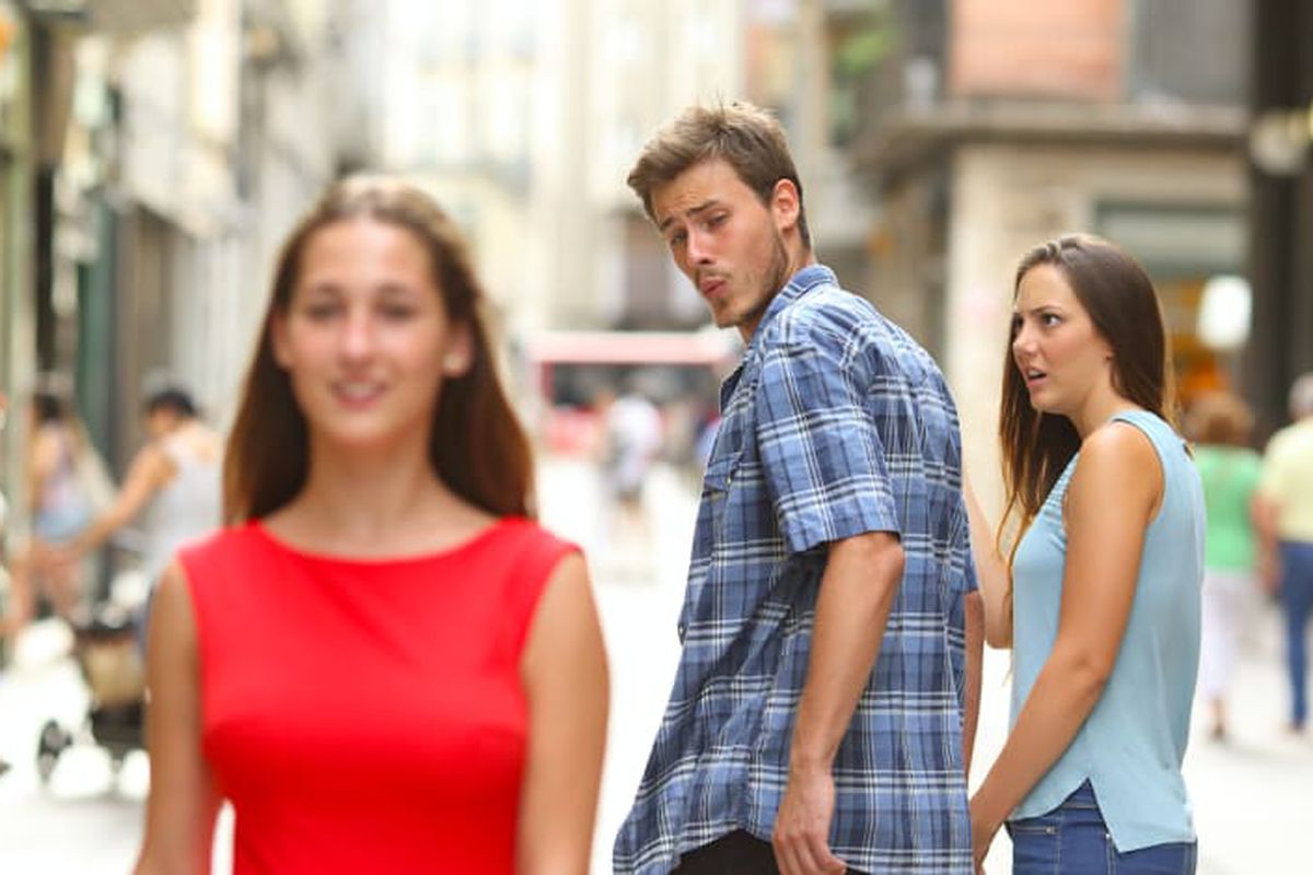 Turn Distracted Boyfriend into a fresh social meme รูปอ้างอิง 1