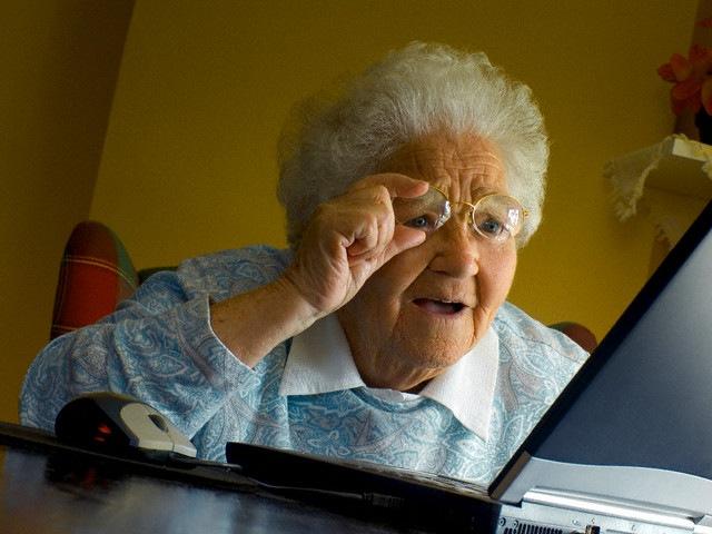 0037 / Grandma Finds the Internet 第 1 张参考图