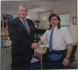 0261 / the office handshake 第 1 张参考图