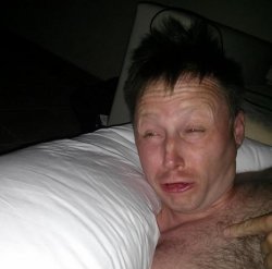 0467 / Limmy waking up 第 1 张参考图