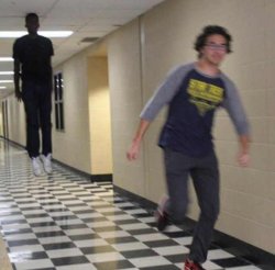0481 / floating boy chasing running boy 第 1 张参考图