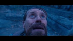 0482 / willem dafoe looking up 第 1 张参考图