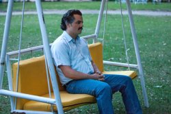 0873 / Pablo escobar waiting alone 第 1 张参考图