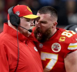 0899 / Travis Kelce screaming 第 1 张参考图