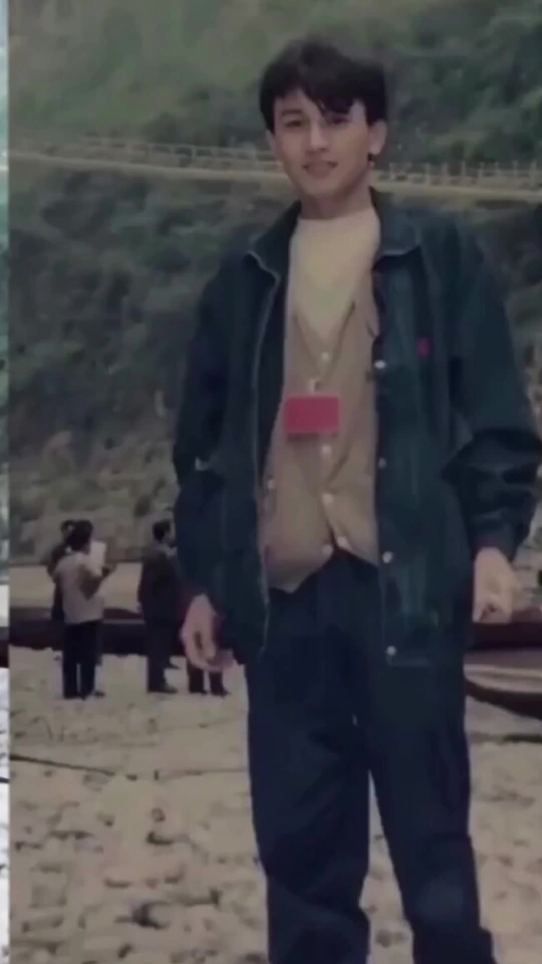 一位粉丝的爸爸30年前的照片，这颜值你嫉妒了吗 第 1 张参考图